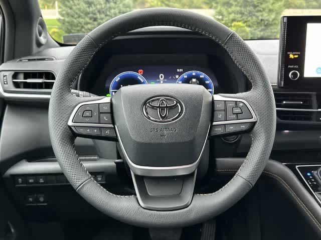 Used 2026 Toyota Sienna XLE Woodland Edition AWD/4WD image 8