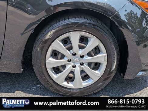 Used 2022 Toyota Corolla LE FWD image 11