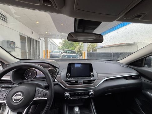 Used 2025 Nissan Altima 2.5 SV FWD image 33
