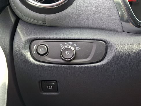 Used 2020 Chevrolet Blazer LT image 24