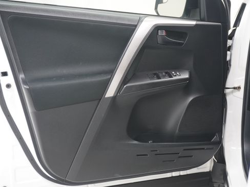 Used 2016 Toyota RAV4 LE FWD image 12