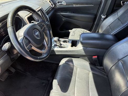 Used 2017 Jeep Grand Cherokee Overland RWD image 9