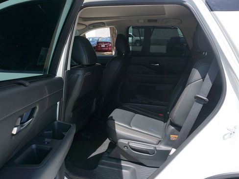 Used 2024 Nissan Pathfinder SL w/ SL Premium Package image 15