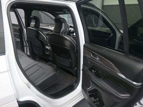 Used 2024 Jeep Grand Cherokee Overland w/ Luxury Tech Group IV AWD/4WD image 45