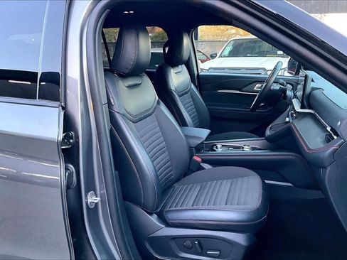 Used 2025 Ford Explorer ST-Line image 9