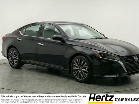 Used 2025 Nissan Altima 2.5 SV image 1
