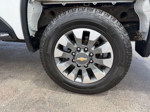Used 2022 Chevrolet Silverado 2500 Custom w/ Custom Value Package AWD/4WD image 4