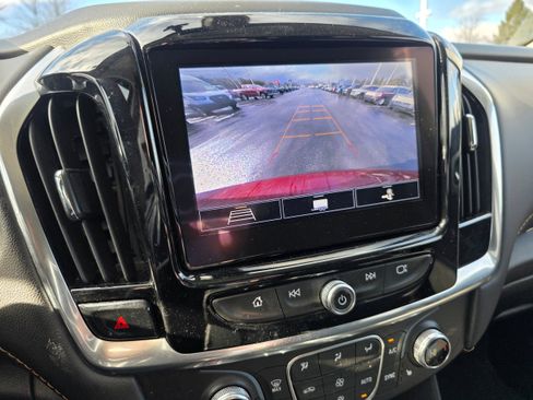 Used 2020 Chevrolet Traverse LT image 18