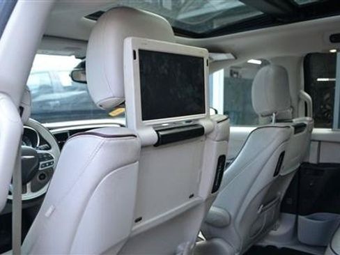 Used 2017 Chrysler Pacifica Limited w/ UConnect Theater Package FWD image 24