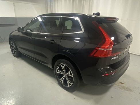 Used 2022 Volvo XC60 B5 Momentum w/ Advanced Package image 2