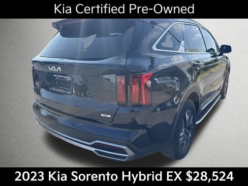 Certified 2023 Kia Sorento EX FWD image 4