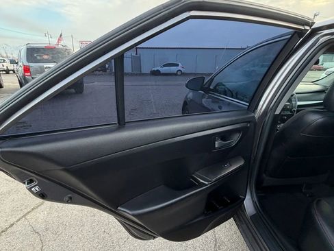 Used 2017 Toyota Camry SE w/ Moonroof Package FWD image 23
