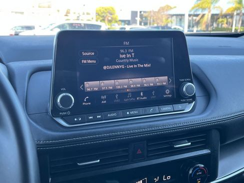 Used 2025 Nissan Rogue SV FWD image 20