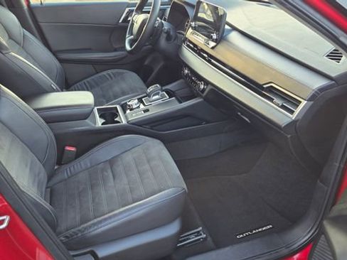 Used 2022 Mitsubishi Outlander SE image 13