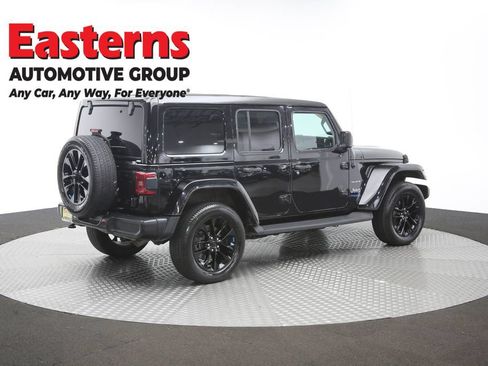 Used 2022 Jeep Wrangler Unlimited Sahara w/ Cold Weather Group AWD/4WD image 42