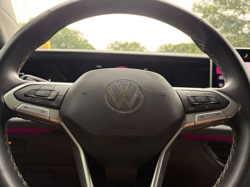 Used 2026 Volkswagen Tiguan SE FWD image 30