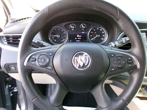 Used 2021 Buick Enclave Essence image 19