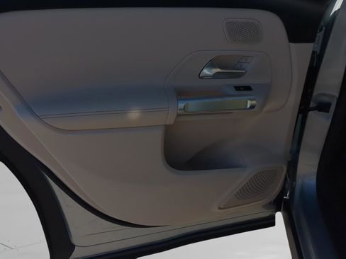 New 2025 Mercedes-Benz GLB 250 image 32