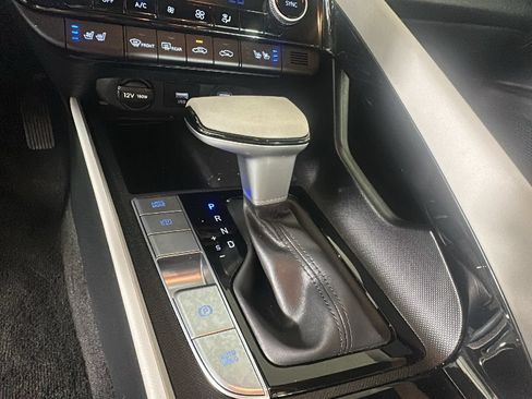 Certified 2023 Hyundai Elantra Limited FWD image 21