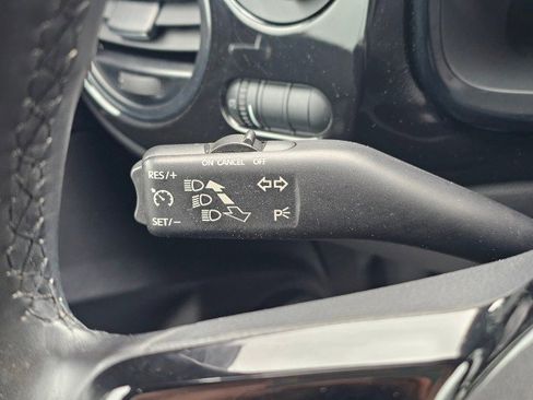 Used 2018 Volkswagen Beetle S FWD image 31