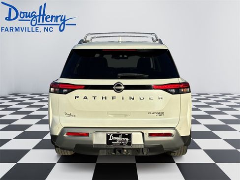 Used 2024 Nissan Pathfinder Platinum image 4