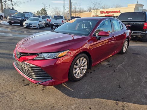 Used 2019 Toyota Camry L image 4