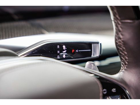 Used 2025 Cadillac Escalade ESV V AWD/4WD image 23