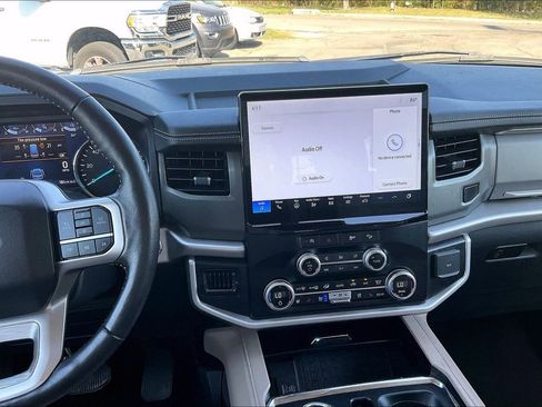 Used 2024 Ford Expedition Max XLT image 6