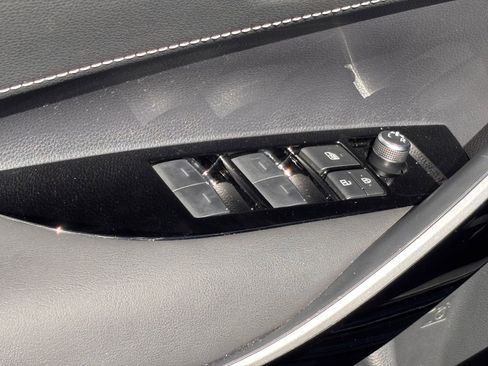 Used 2019 Toyota Corolla XSE FWD image 18