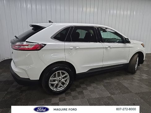 Used 2024 Ford Edge SEL w/ Convenience Package AWD/4WD image 3