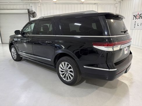 Used 2024 Lincoln Navigator L 4WD image 3