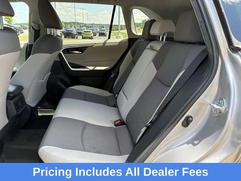 Used 2021 Toyota RAV4 XLE AWD/4WD image 31