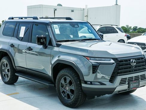 Used 2024 Lexus GX 550 AWD/4WD image 3