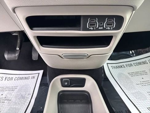 Used 2023 Chrysler Pacifica Touring-L image 24