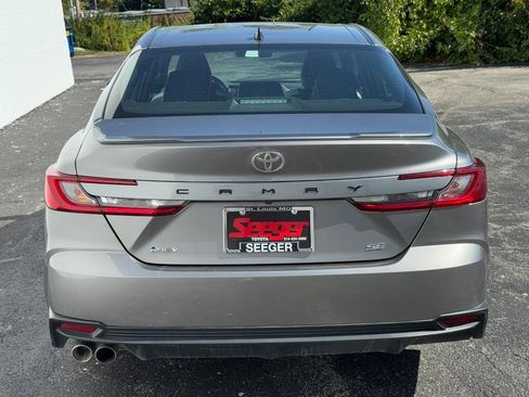 Used 2025 Toyota Camry Hybrid image 8