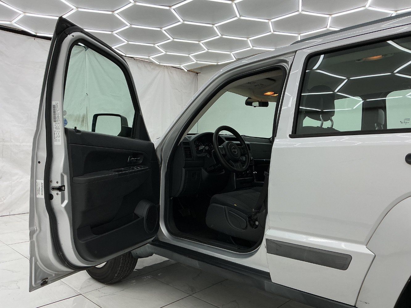 Used 2011 Jeep Liberty Sport RWD image 10