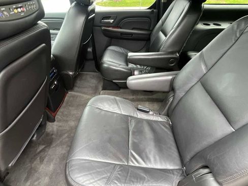 Used 2010 Cadillac Escalade ESV Luxury AWD/4WD image 14