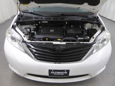 Used 2014 Toyota Sienna LE image 31