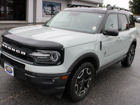Used 2022 Ford Bronco Sport Outer Banks w/ Tech Package AWD/4WD image 2