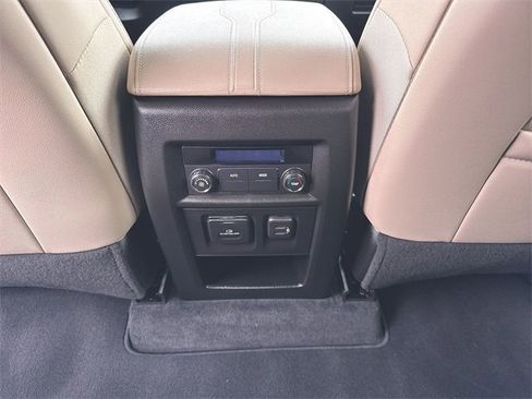 Used 2023 Chevrolet Traverse LT w/ LT Premium Package image 21