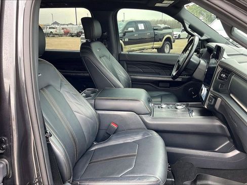 Used 2024 Ford Expedition Platinum AWD/4WD image 30