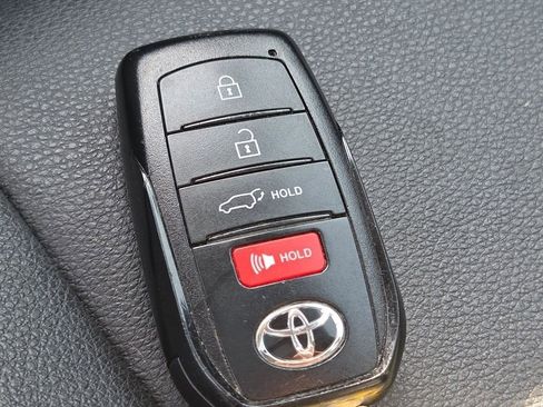 Used 2025 Toyota Corolla Cross XLE w/ Convenience Package AWD/4WD image 36