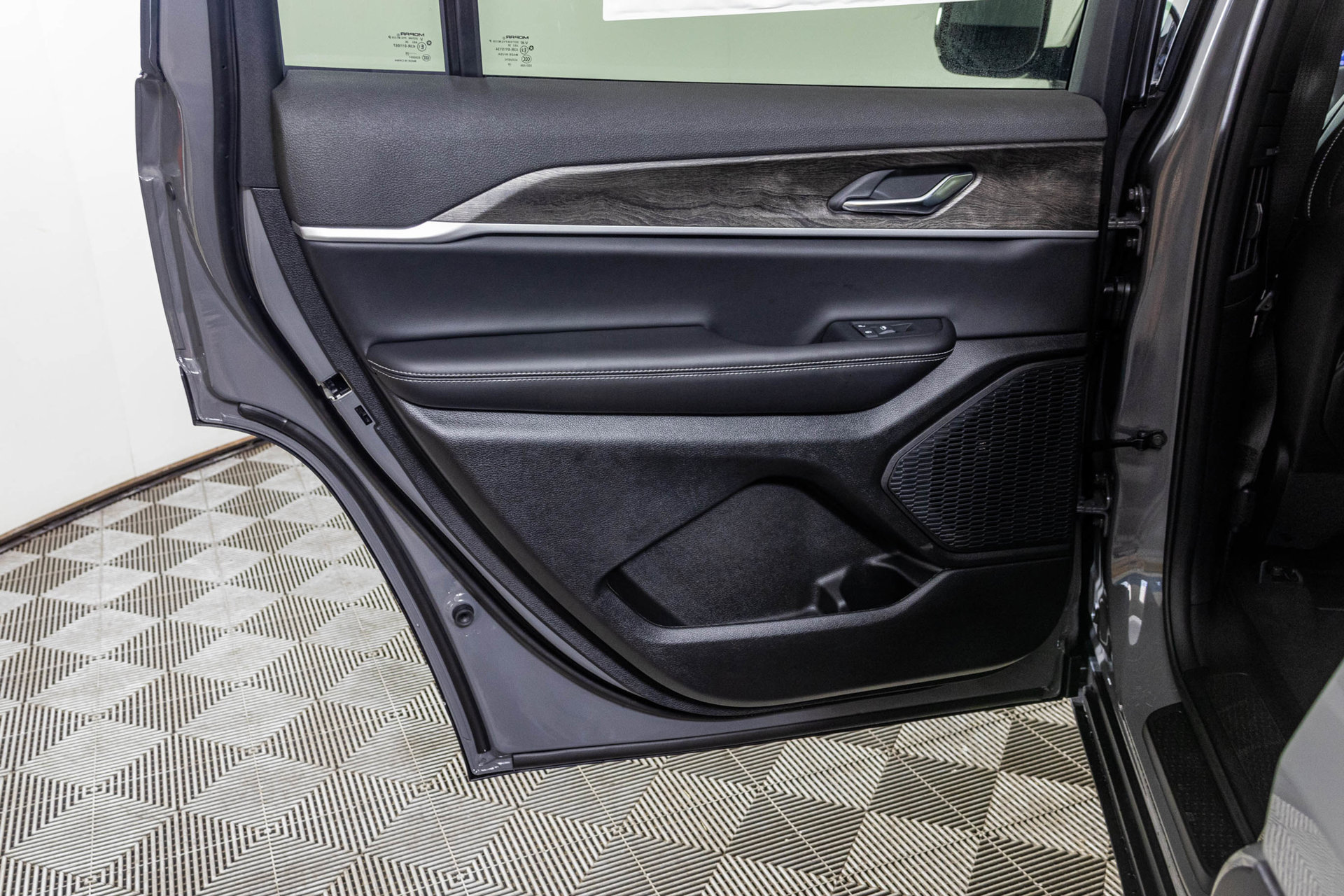 New 2027 Jeep Grand Cherokee L 4WD image 40