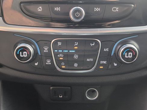 Used 2019 Chevrolet Traverse RS FWD image 23