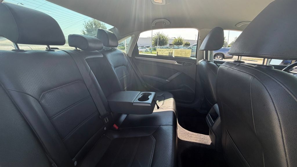 Used 2016 Volkswagen Passat 1.8T R-Line FWD image 13