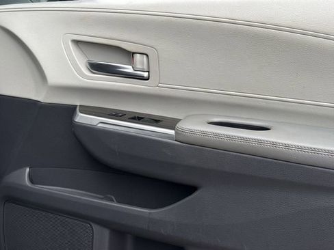 Used 2021 Toyota Sienna Limited image 29