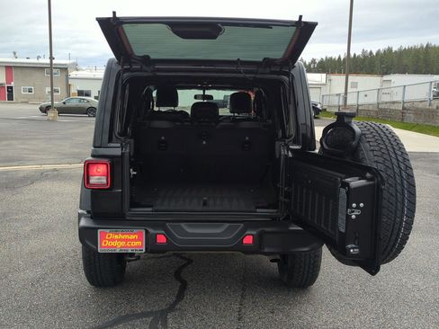 Used 2021 Jeep Wrangler Unlimited Sahara AWD/4WD image 6