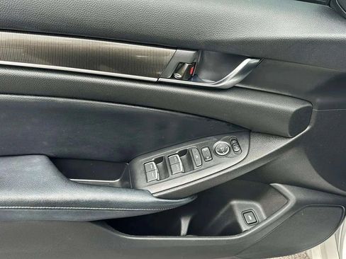 Used 2018 Honda Accord Sport image 12