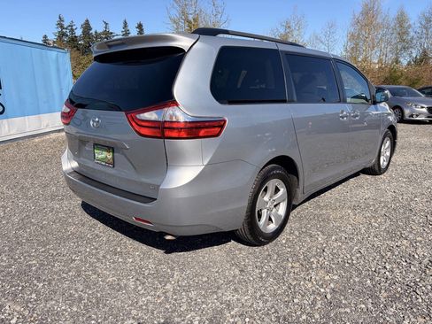 Used 2015 Toyota Sienna LE image 3