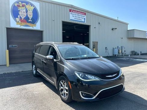 Used 2020 Chrysler Pacifica Limited FWD image 62
